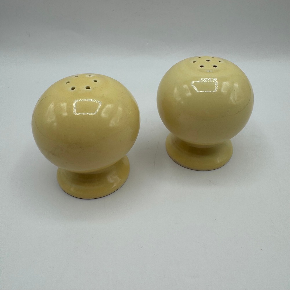 FiestaWare Homer Laughlin‎ Yellow Bulb Salt & Pepper Shakers w/Stoppers